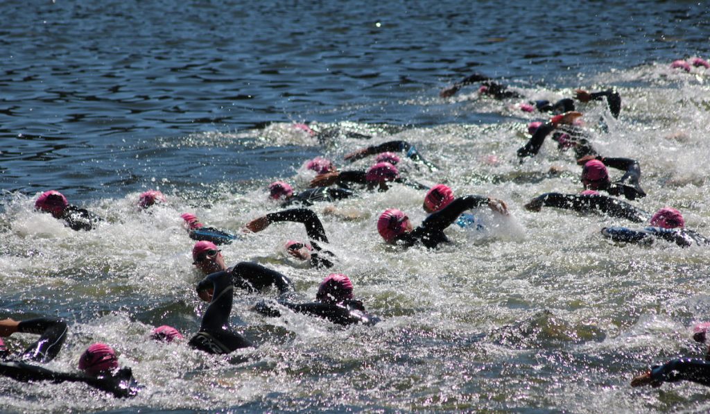 triathlon water race