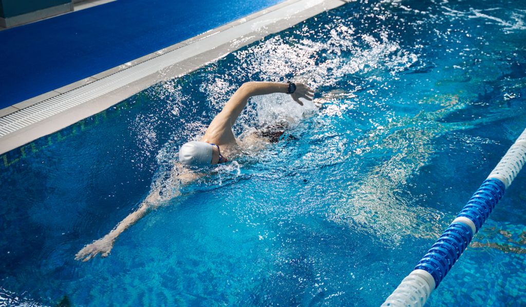 Athletic man swimming in pool