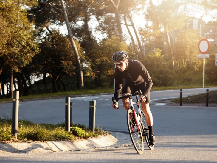cyclist-wearing-sunglasses-and-helmet-speeding-on-his-racing-bike